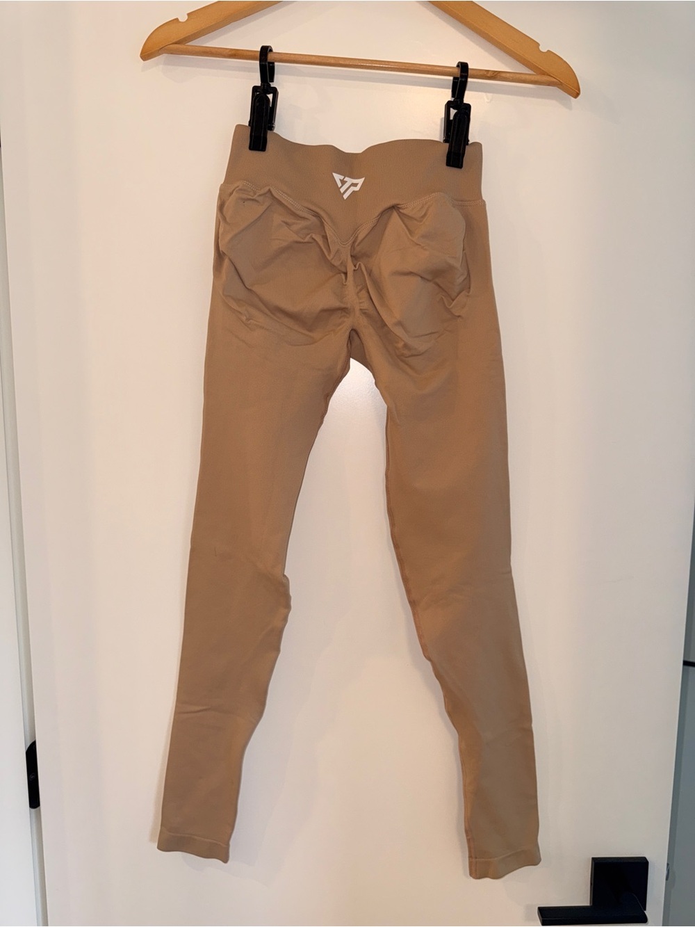 Mid-Rise Tan Leggings with Contour Stitching